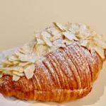 Almond Croissant(كرواسان باللوز)