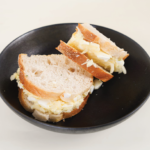 Grated Egg Grilled Cheese (اﻟﻣﺷوي واﻟﺟﺑن اﻟﺑﯾض ﺳﺎﻧدوﺗش)