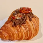 Pecan Chocolate Caramel Croissant(كرواسان البيكان بالشوكليت والكراميل)