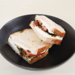 Zathar Tomato Labneh (واﻟﻠﺑﻧﮫ ﺑﺎﻟطﻣﺎطم اﻟزﻋﺗر ﺳﺎﻧدوﻧش)